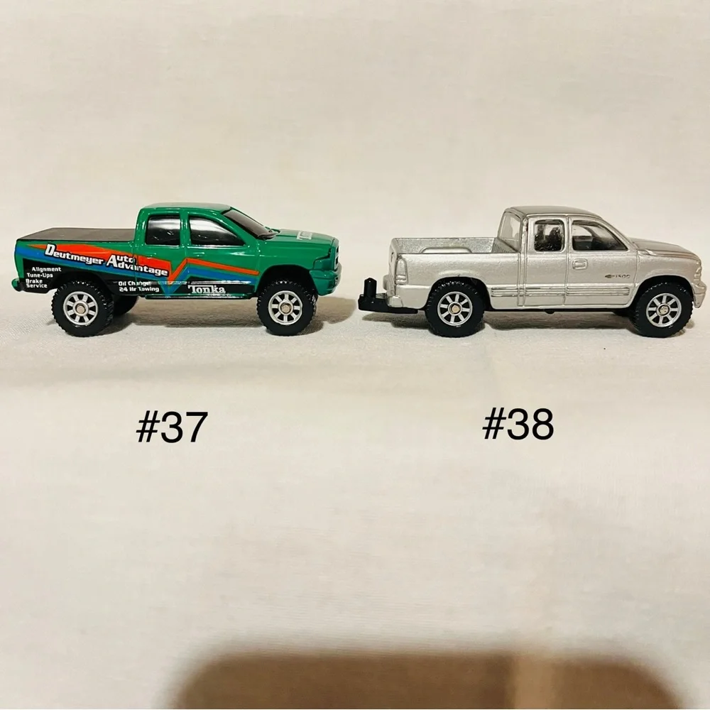 Maisto Pick Up Trucks (37-40)